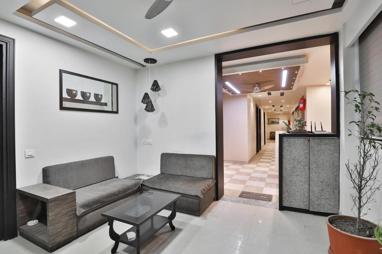 Oyo 23289 Hotel Anmol Palace Ahmedabad Buitenkant foto