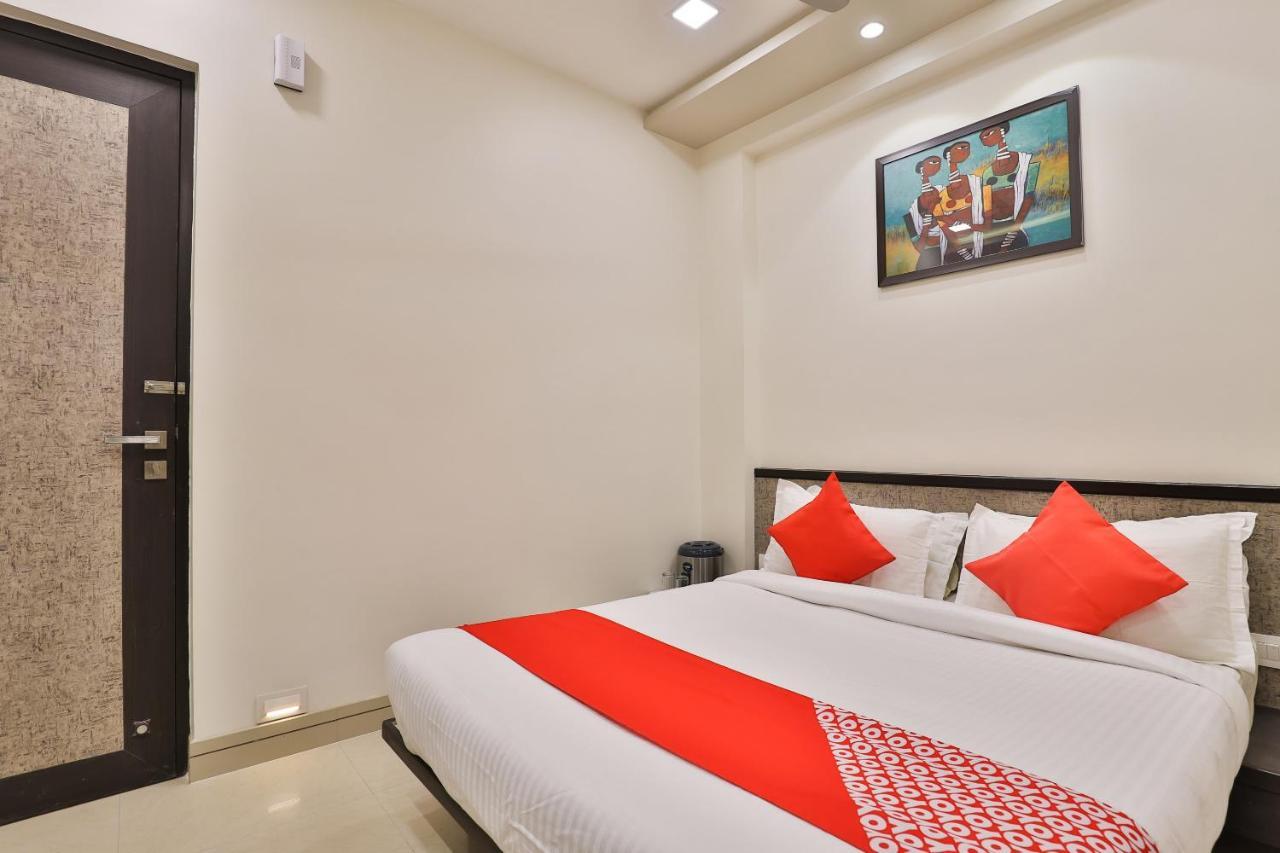 Oyo 23289 Hotel Anmol Palace Ahmedabad Buitenkant foto