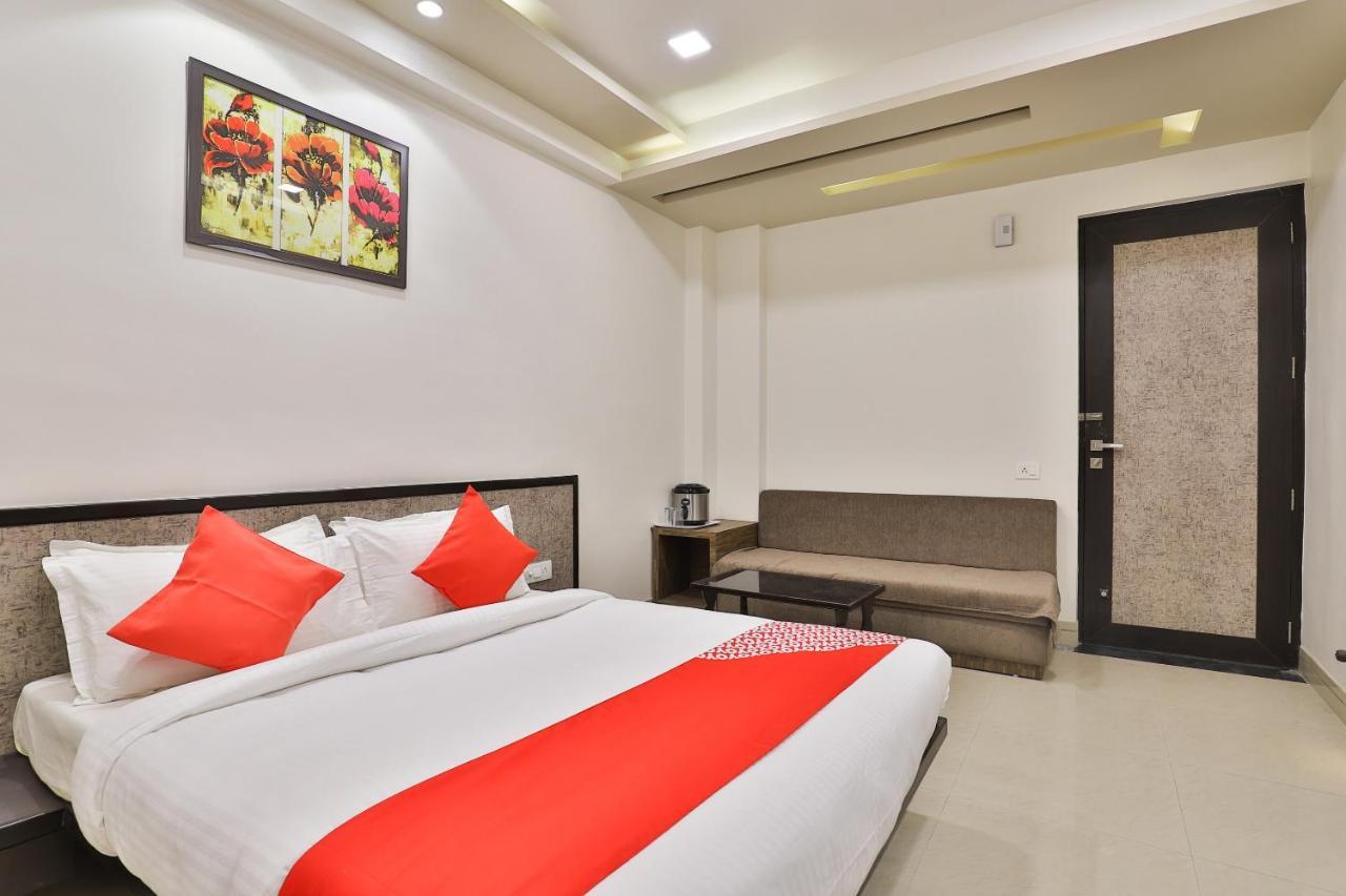 Oyo 23289 Hotel Anmol Palace Ahmedabad Buitenkant foto