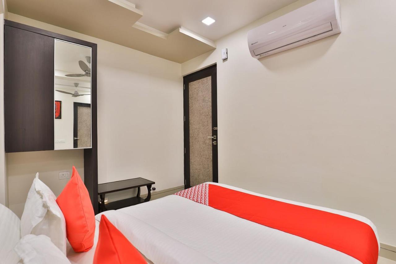 Oyo 23289 Hotel Anmol Palace Ahmedabad Buitenkant foto