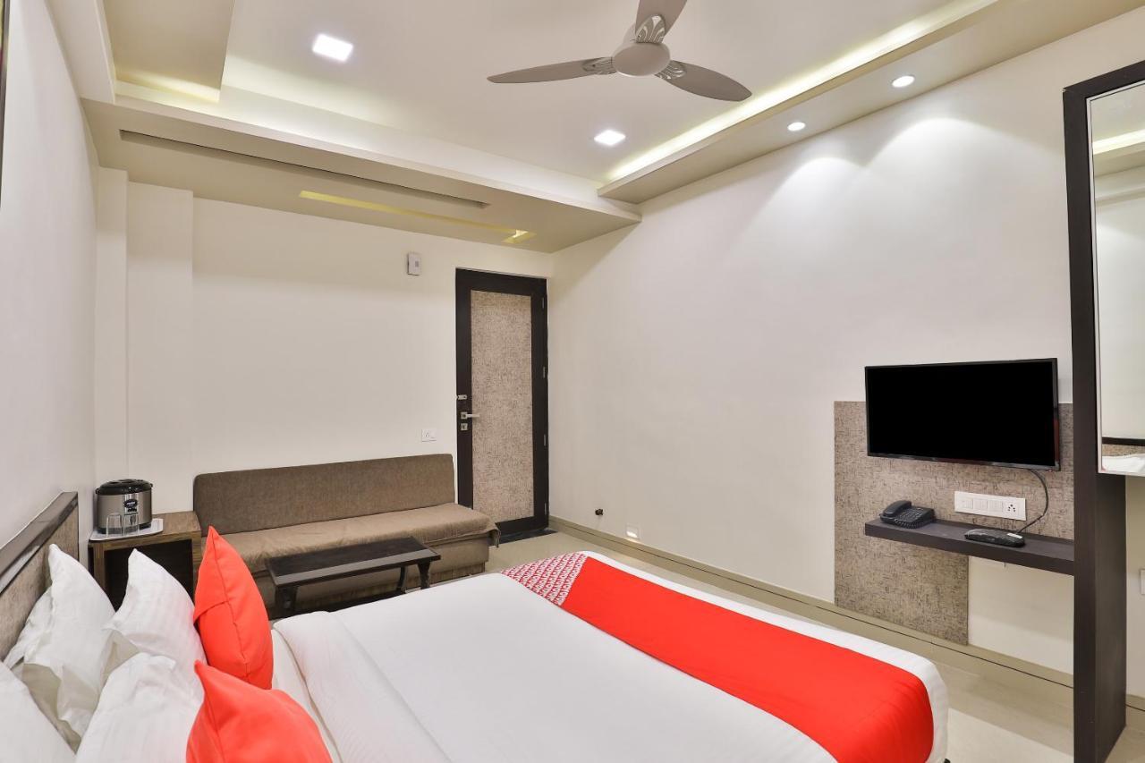 Oyo 23289 Hotel Anmol Palace Ahmedabad Buitenkant foto