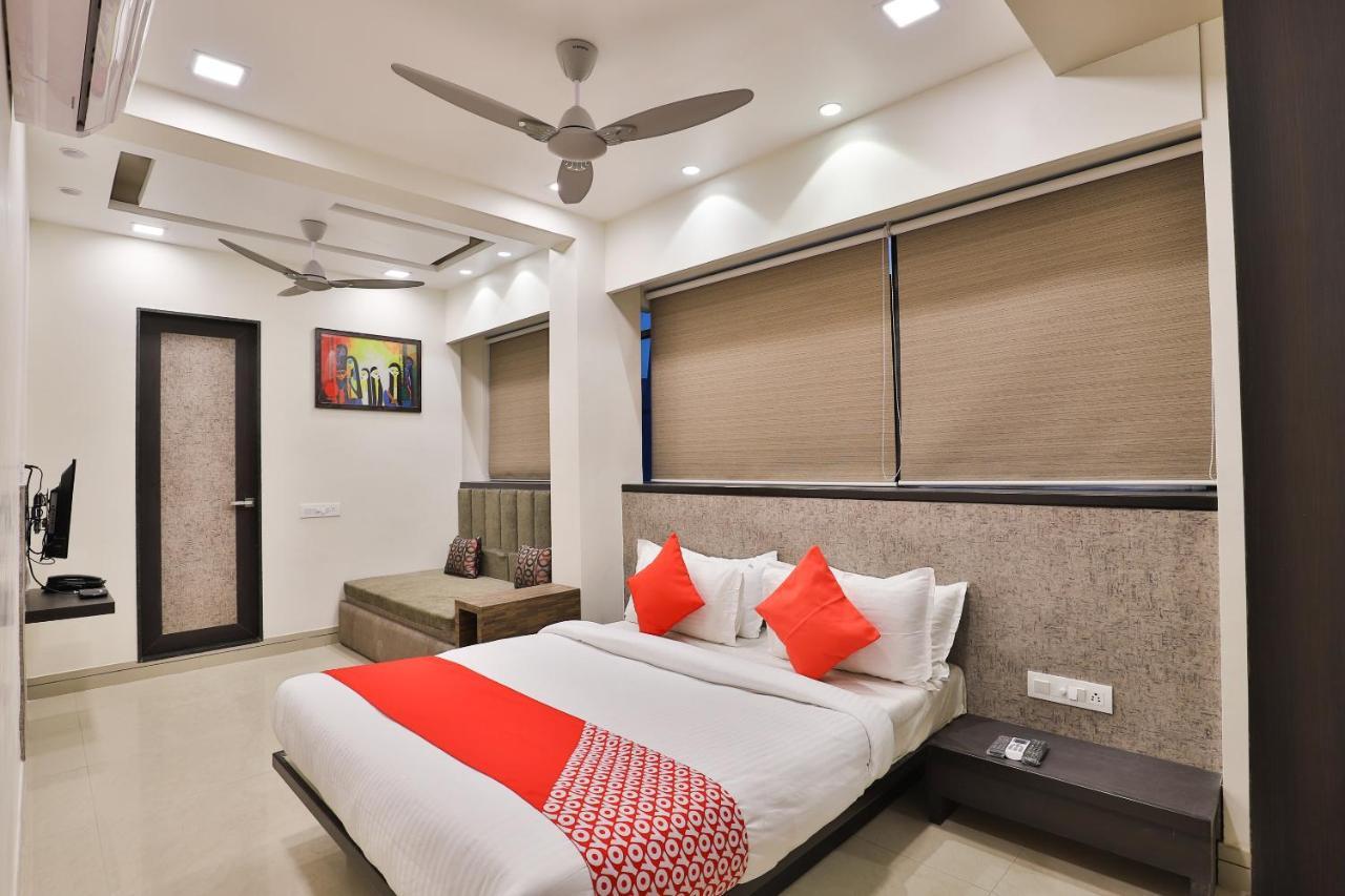 Oyo 23289 Hotel Anmol Palace Ahmedabad Buitenkant foto