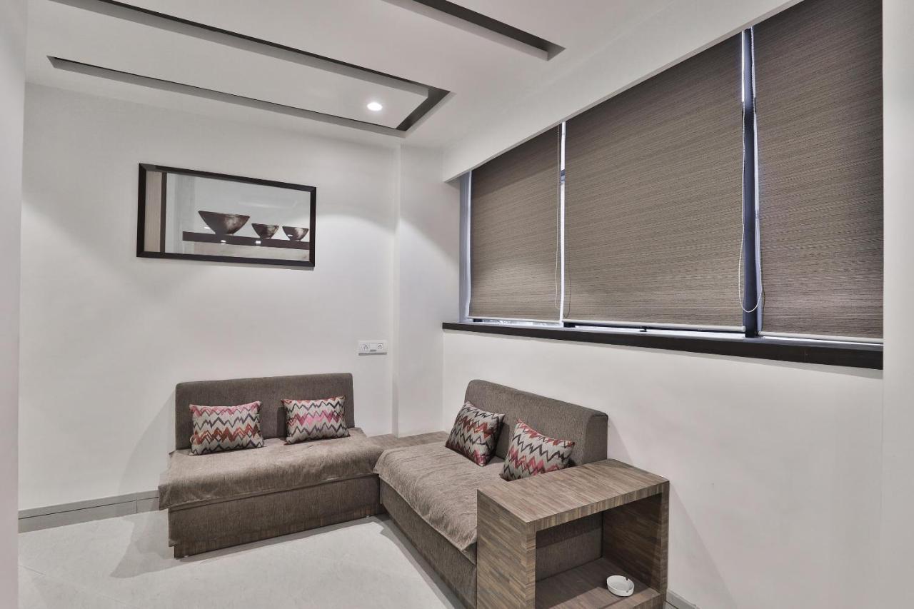 Oyo 23289 Hotel Anmol Palace Ahmedabad Buitenkant foto