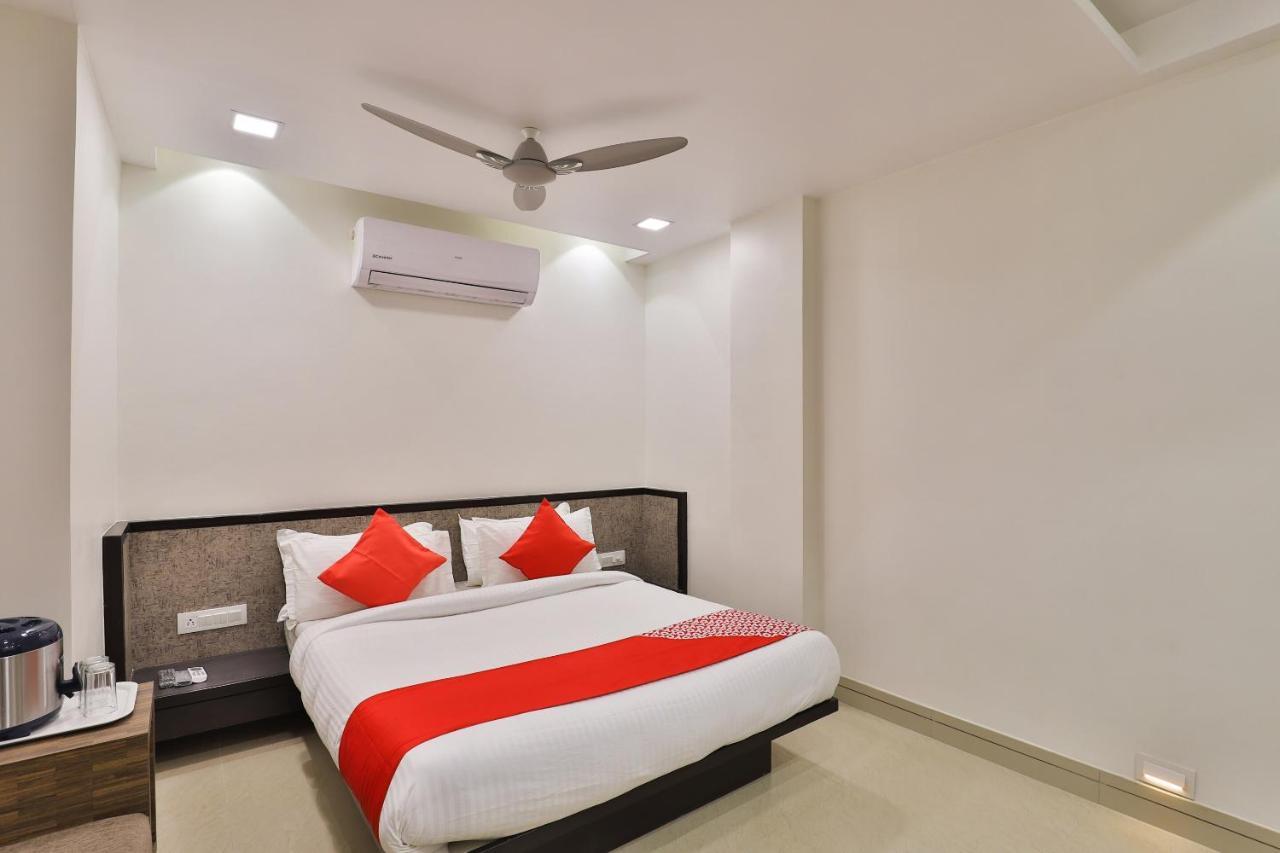 Oyo 23289 Hotel Anmol Palace Ahmedabad Buitenkant foto