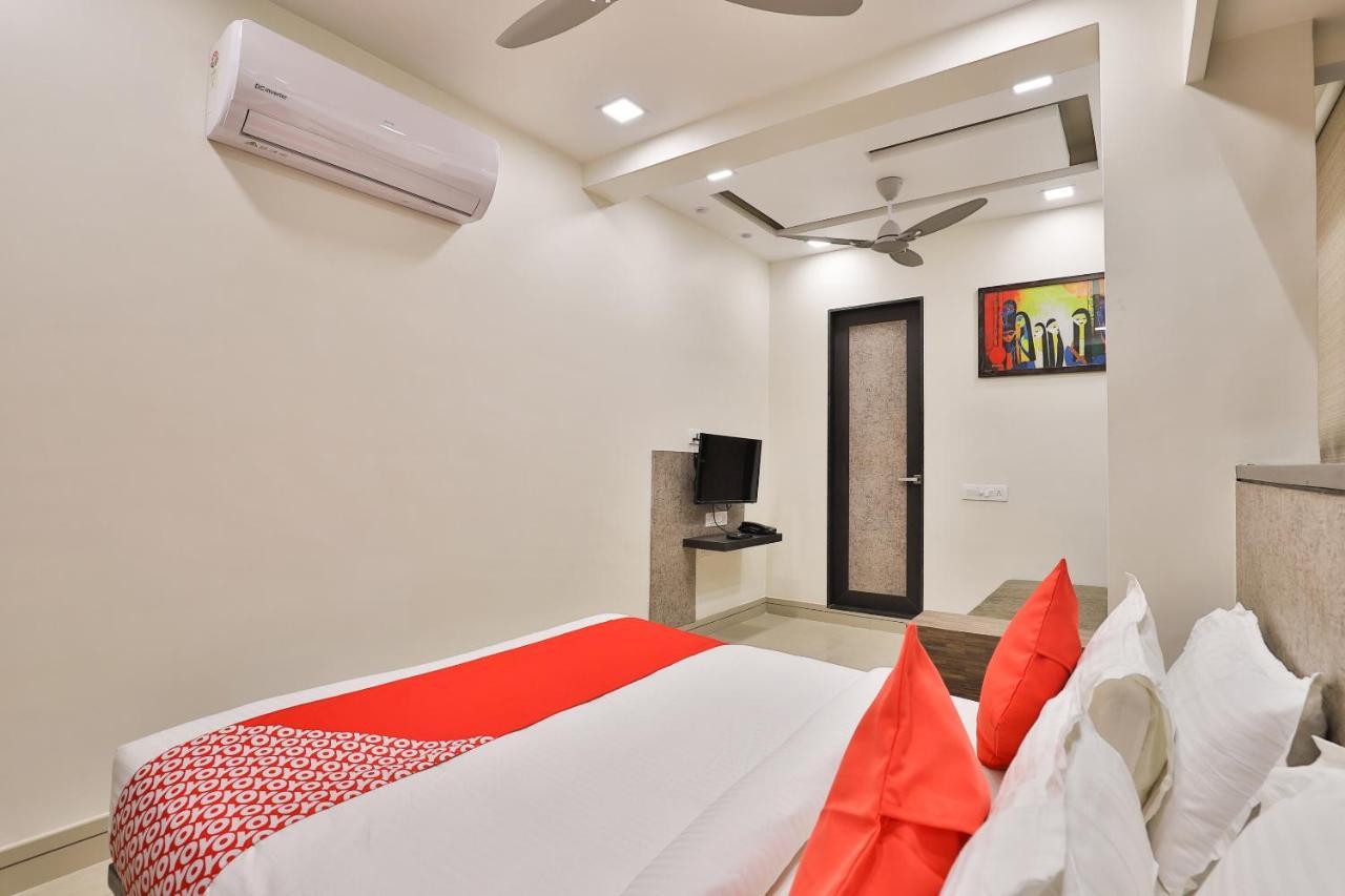 Oyo 23289 Hotel Anmol Palace Ahmedabad Buitenkant foto