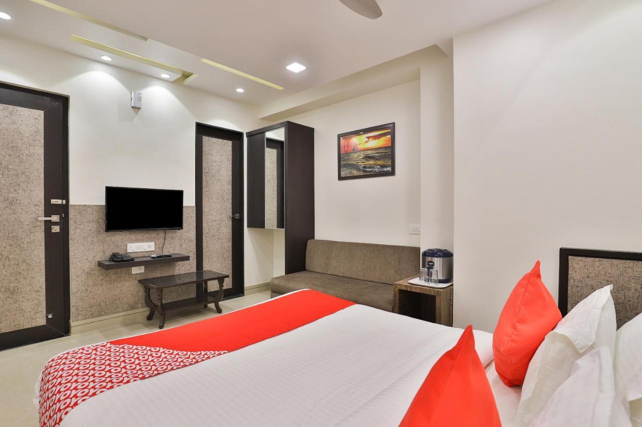 Oyo 23289 Hotel Anmol Palace Ahmedabad Buitenkant foto