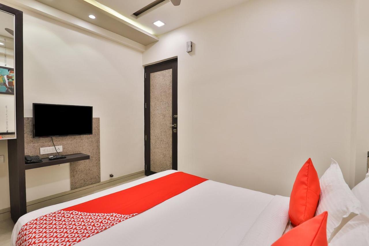 Oyo 23289 Hotel Anmol Palace Ahmedabad Buitenkant foto